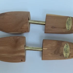 1 Pair Adjustable Cedar Wooden Shoe Tree Shaper Keeper Wood Stretcher Men Women